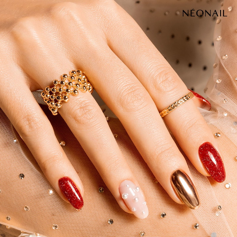 Christmas Mani with pearls